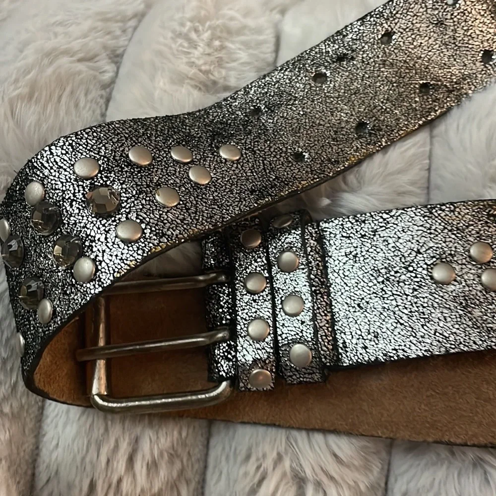 Betsey Johnson, silver metallic rhinestone stud belt size medium - Picture 7 of 11